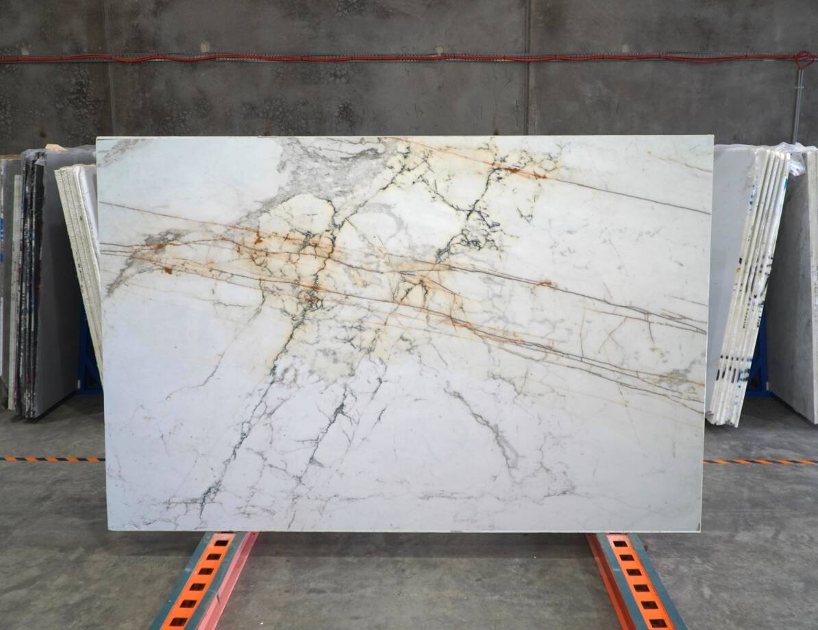 Calacatta Paonazzo Honed